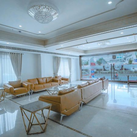 Hotel Grand Gayathri Khammam Ngoại thất bức ảnh