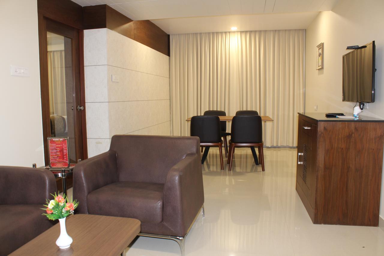 Hotel Grand Gayathri Khammam Ngoại thất bức ảnh