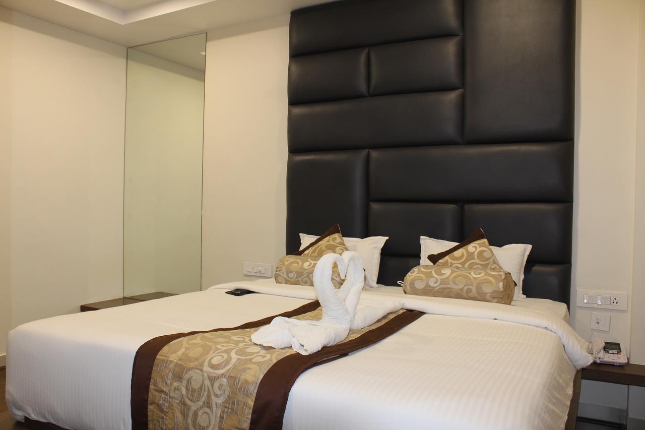 Hotel Grand Gayathri Khammam Ngoại thất bức ảnh