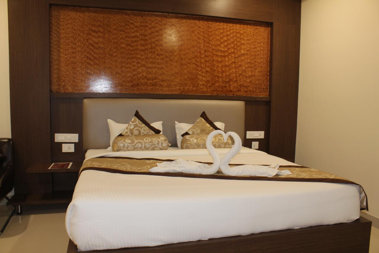 Hotel Grand Gayathri Khammam Ngoại thất bức ảnh
