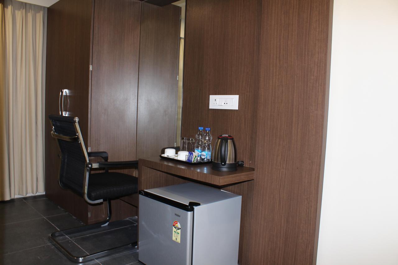 Hotel Grand Gayathri Khammam Ngoại thất bức ảnh