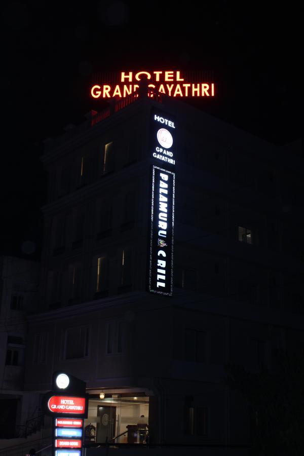Hotel Grand Gayathri Khammam Ngoại thất bức ảnh