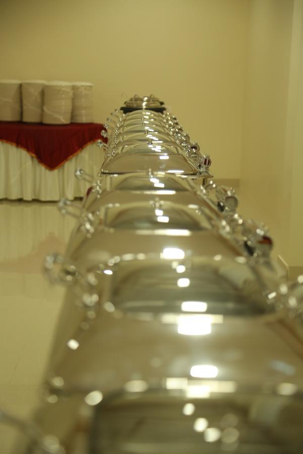 Hotel Grand Gayathri Khammam Ngoại thất bức ảnh