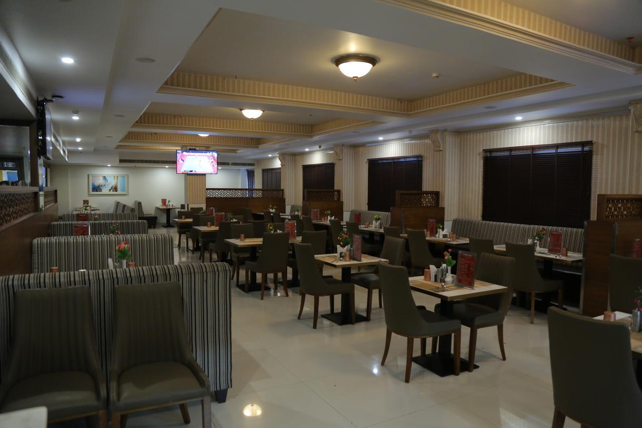 Hotel Grand Gayathri Khammam Ngoại thất bức ảnh