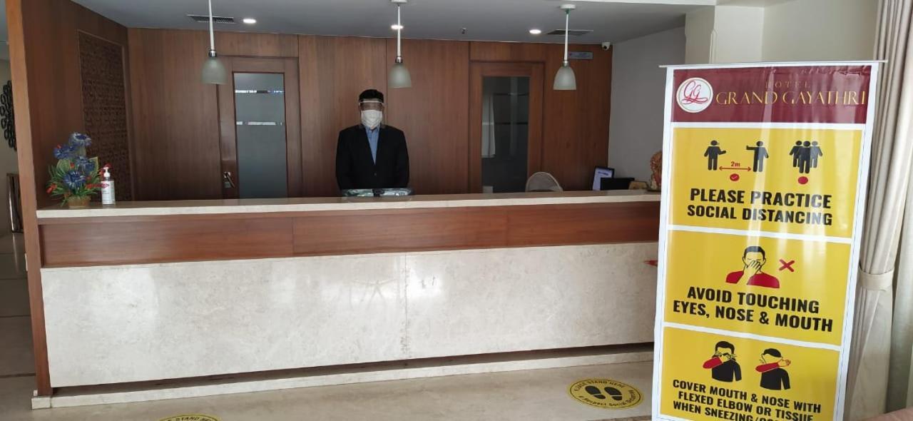Hotel Grand Gayathri Khammam Ngoại thất bức ảnh
