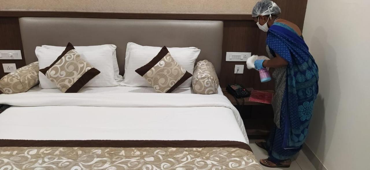 Hotel Grand Gayathri Khammam Ngoại thất bức ảnh